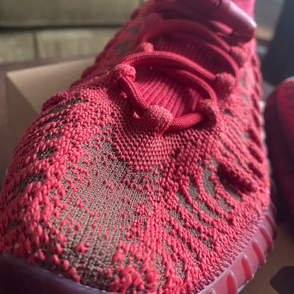 Yeezy 350 V2 compact red special edition - Picture 9 of 10